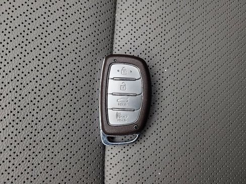 Used 2019 Hyundai Elantra Limited FWD image 32