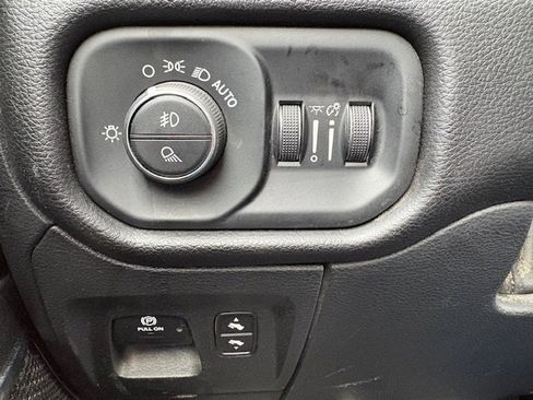 Used 2025 RAM 1500 Laramie AWD/4WD image 18
