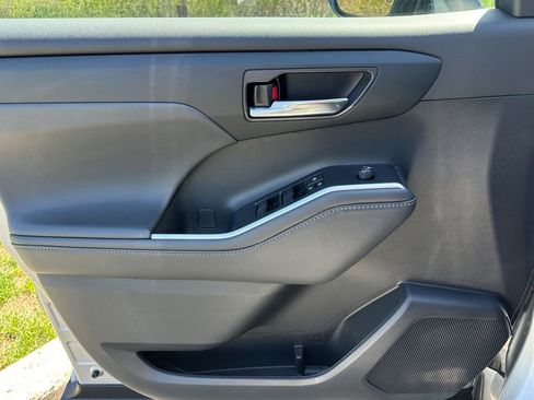 Used 2022 Toyota Highlander XLE image 26