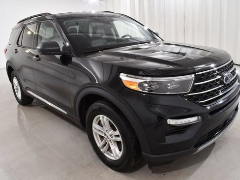 Used 2024 Ford Explorer XLT w/ Equipment Group 202A AWD/4WD image 5