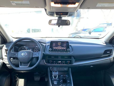 Used 2025 Nissan Rogue SV image 35