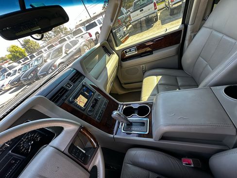 Used 2012 Lincoln Navigator 2WD image 36