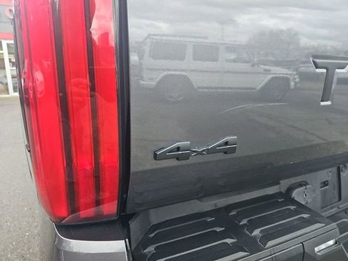 Used 2022 Toyota Tundra SR5 AWD/4WD image 25