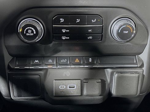 Used 2022 Chevrolet Silverado 1500 Custom image 16