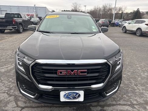 Used 2023 GMC Terrain SLE w/ Driver Convenience Package image 2
