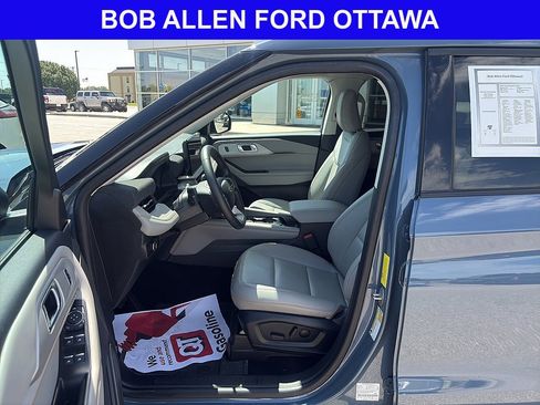 Used 2025 Ford Explorer Active w/ Active Comfort Package AWD/4WD image 11