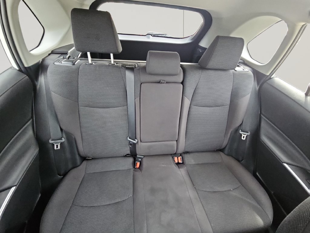 Used 2021 Toyota RAV4 LE FWD image 17