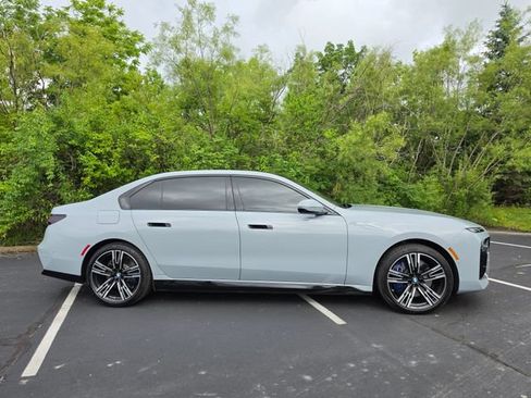 Used 2025 BMW 750e xDrive AWD/4WD image 5