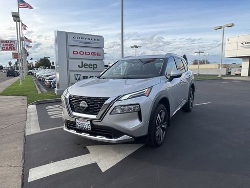 Used 2023 Nissan Rogue Platinum w/ Platinum Premium Package image 9