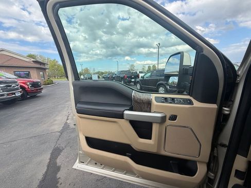 Used 2017 Ford F250 Lariat w/ Lariat Value Package AWD/4WD image 16