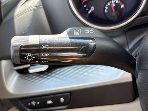 Certified 2024 Kia Carnival LX image 15