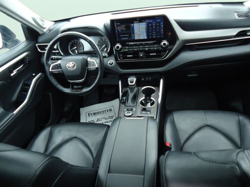 Used 2022 Toyota Highlander Limited AWD/4WD image 11