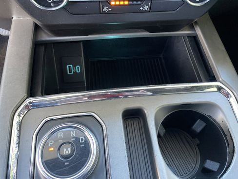 Used 2021 Ford Expedition XLT image 27