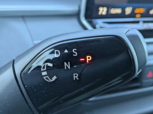 Used 2025 Volkswagen Tiguan SE R-Line image 17