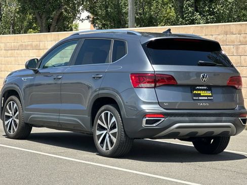 Used 2022 Volkswagen Taos SE FWD image 6