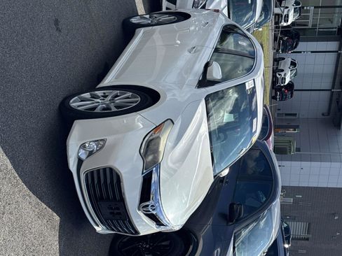 Used 2013 Toyota Avalon Limited image 3