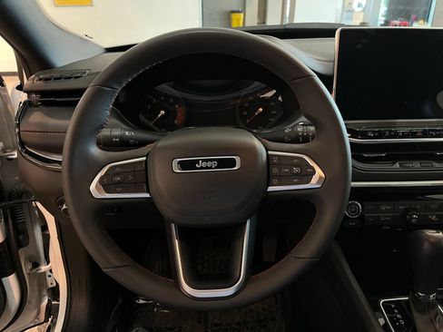 Used 2025 Jeep Compass Trailhawk AWD/4WD image 28