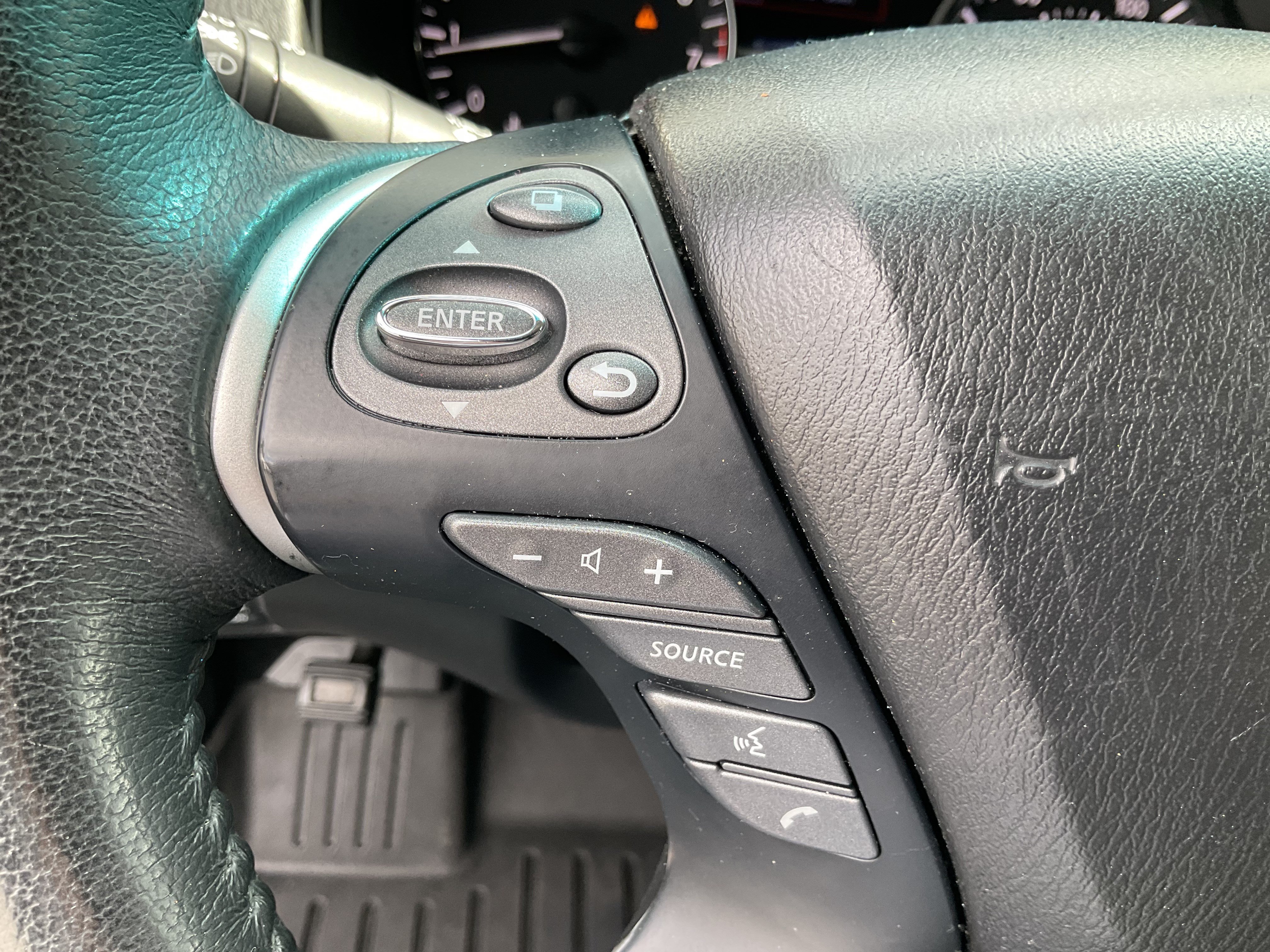 Used 2015 Nissan Pathfinder Platinum FWD image 33