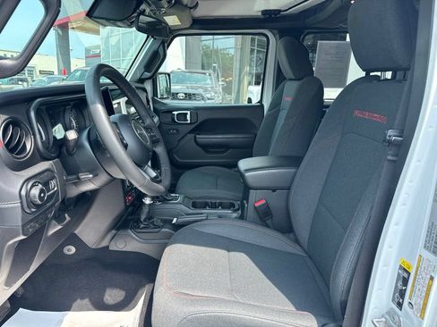 Used 2025 Jeep Wrangler Unlimited Rubicon AWD/4WD image 11