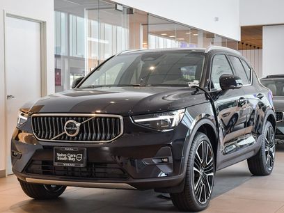 New 2025 Volvo XC40 B5 Ultra w/ Climate Package