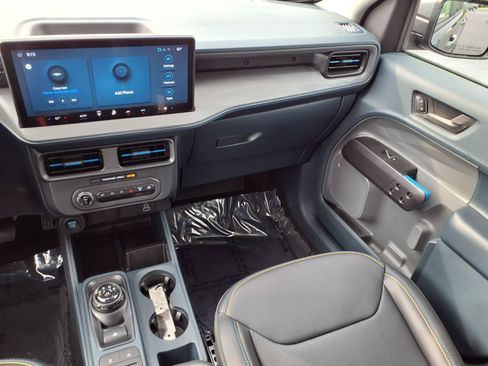 Used 2025 Ford Maverick Lobo AWD/4WD image 3