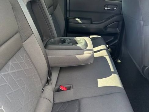 Certified 2025 Nissan Frontier SV w/ SV Convenience Package AWD/4WD image 18