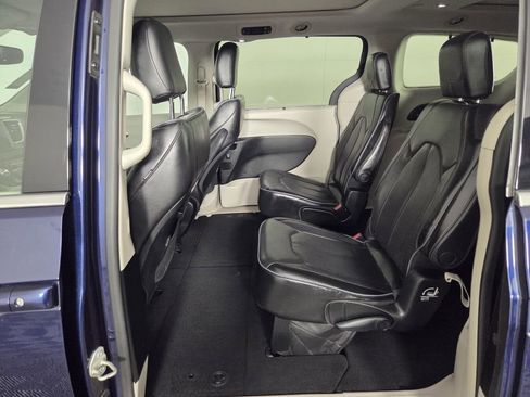 Certified 2018 Chrysler Pacifica Limited w/ Advanced Safetytec Group image 23