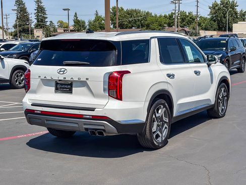 Used 2023 Hyundai Palisade Limited FWD image 4