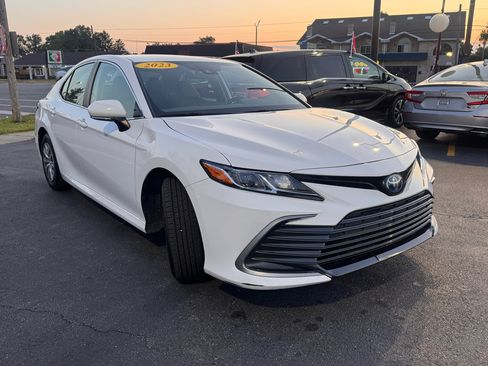 Used 2023 Toyota Camry LE image 3