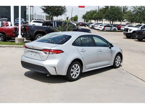 Used 2023 Toyota Corolla LE FWD image 5