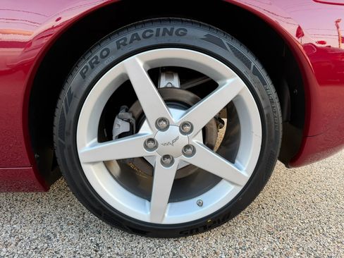 Used 2005 Chevrolet Corvette Coupe w/ Preferred Equipment Group RWD image 16