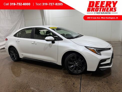 Used 2026 Toyota Corolla SE w/ SE Premium Package AWD/4WD image 1