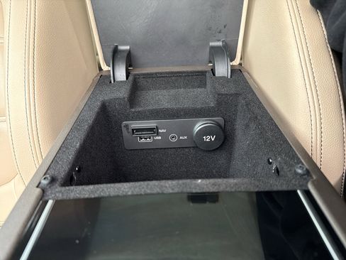 Used 2017 Jaguar F-PACE Prestige image 57