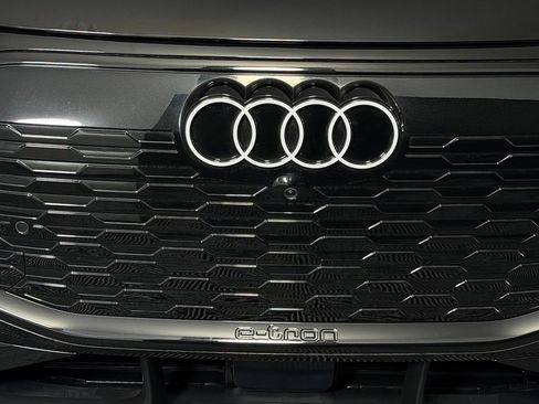 Used 2025 Audi Q6 e-tron Prestige w/ 20" Wheel Package AWD/4WD image 13