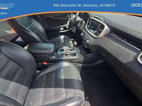 Used 2017 Kia Sorento AWD w/ LX Convenience Package image 18