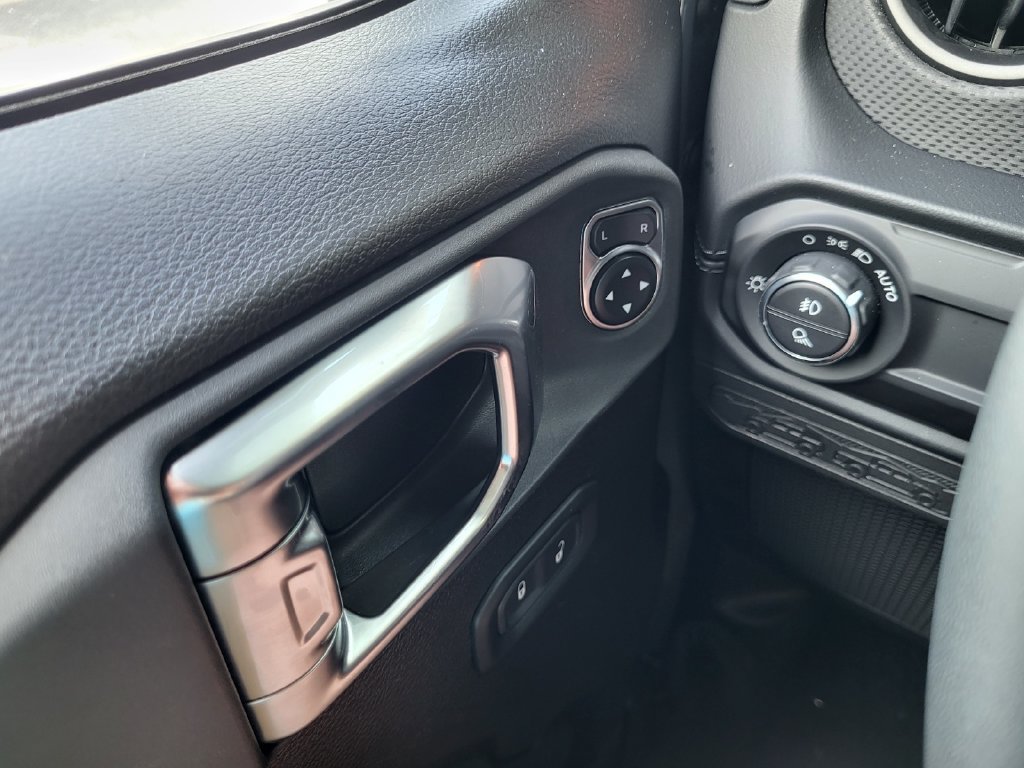 Used 2026 Jeep Gladiator Mojave AWD/4WD image 27