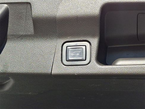 Used 2023 GMC Acadia SLE w/ Driver Convenience Package image 30