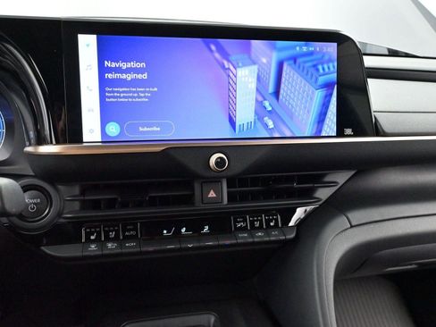 Used 2023 Toyota Crown Limited image 21