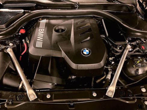 Certified 2025 BMW 530i image 30