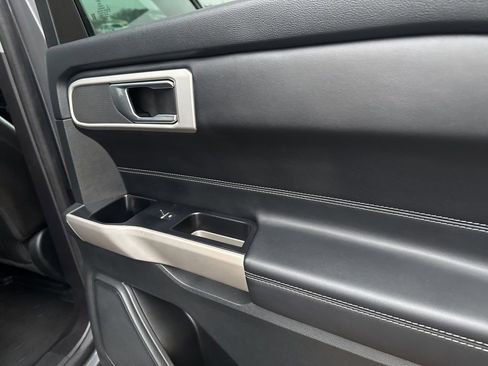 Used 2022 Ford Explorer XLT w/ Equipment Group 202A image 33