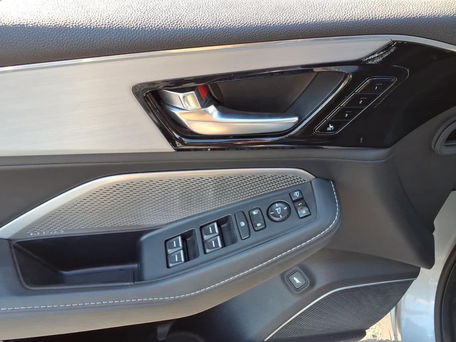 Used 2023 Acura MDX w/ Technology Package AWD/4WD image 13