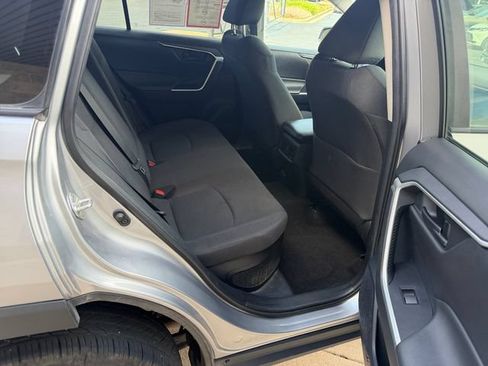 Used 2020 Toyota RAV4 LE w/ Carpet Mat Package AWD/4WD image 29