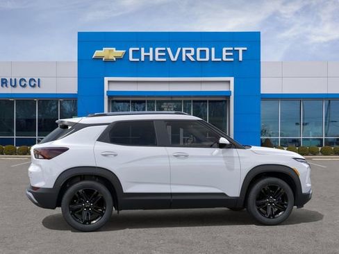 New 2026 Chevrolet TrailBlazer LT w/ Midnight Edition FWD image 5