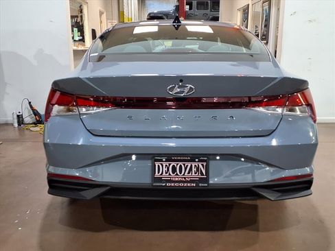Used 2023 Hyundai Elantra SE w/ Cargo Package image 5