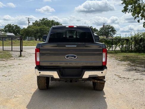 Used 2017 Ford F250 XLT w/ XLT Premium Package AWD/4WD image 4
