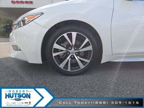 Used 2017 Nissan Maxima Platinum FWD image 10