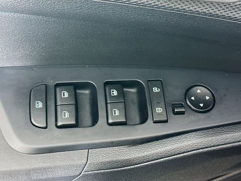 Used 2024 Kia Sportage LX image 15