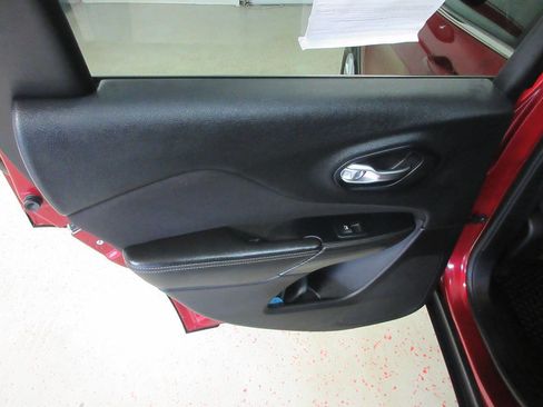 Used 2016 Jeep Cherokee Latitude w/ Cold Weather Group image 26