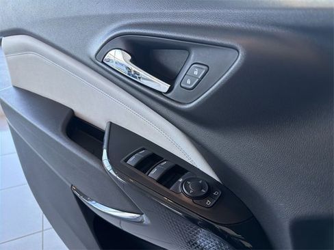 Certified 2025 Chevrolet Trax LT w/ LT Convenience Package image 20