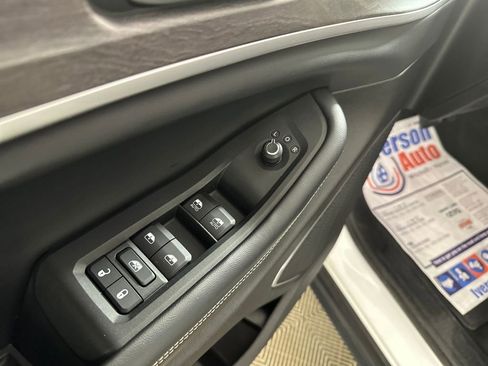 Used 2022 Jeep Grand Cherokee L Limited image 24